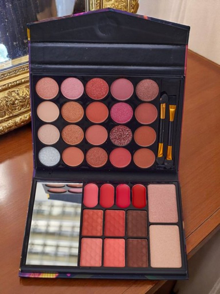 ANYLADY Компактна палитра за грим – сенки за очи, контур, устни 33 цвята