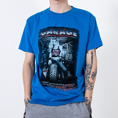 Niebieski bawełniany t-shirt męski zdobiony printem i napisem - Odzież