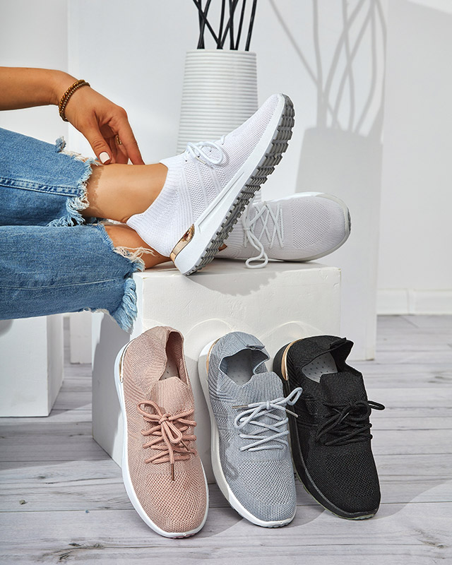 Дамски маратонки Mistrale в черен цвят с плосък ток