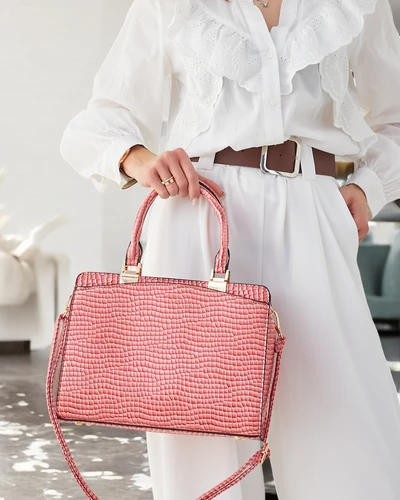 Royalfashion Елегантна дамска чанта, изработена от лакова кожа с релеф.