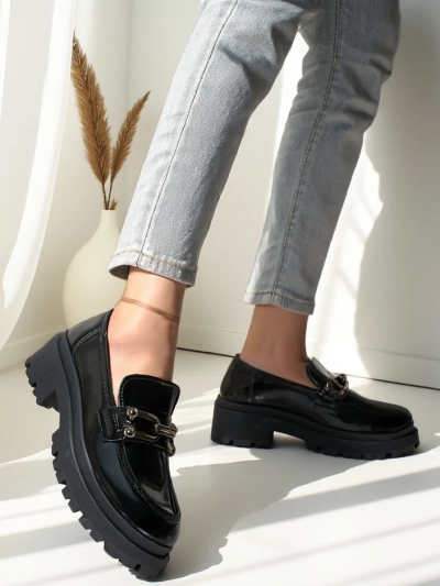 Royalfashion Дамски лакирани лофери Arieda