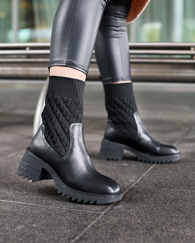 Royalfashion Черни дамски ботуши Acigog с плосък ток