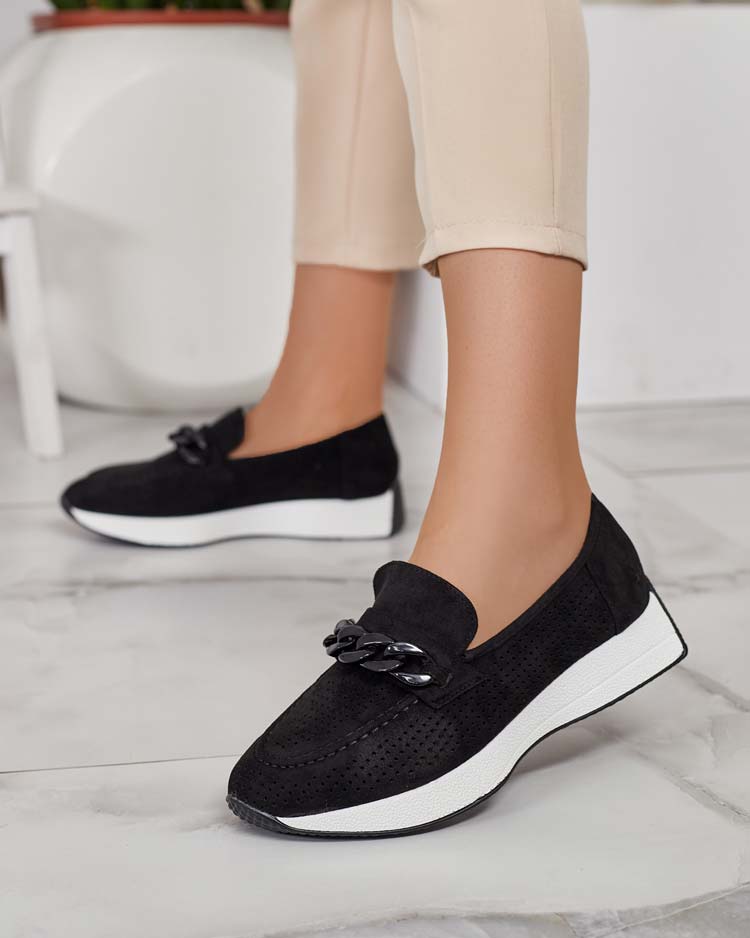 Royalfashion Ажурни дамски мокасини с верижка Isolla