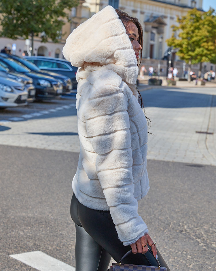 Royalfashion Кремаво дамско яке с имитация на кожа