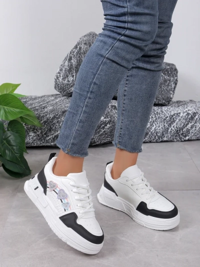 Удостоените се с тази стилна обувка - Дамски маратонки с блестящи елементи Samoles