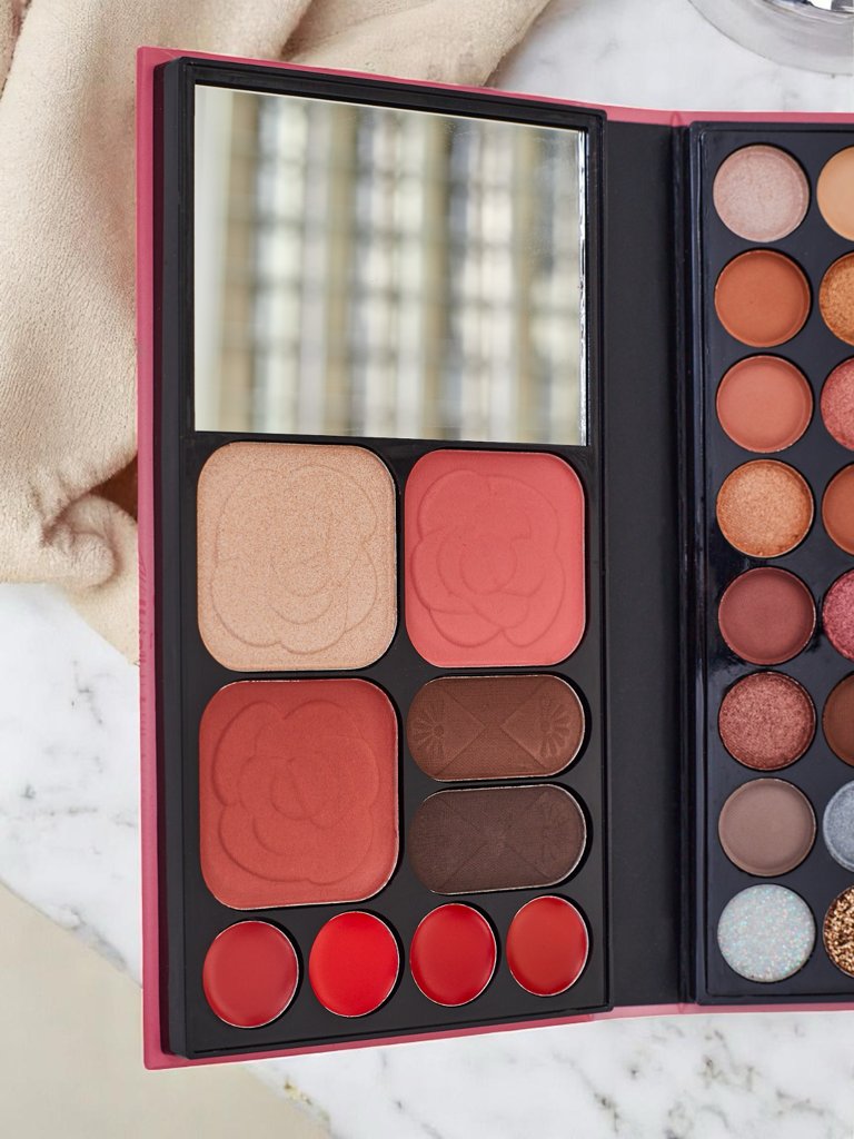 ANYLADY Компактна палитра за грим – сенки за очи, контур, устни 33 цвята