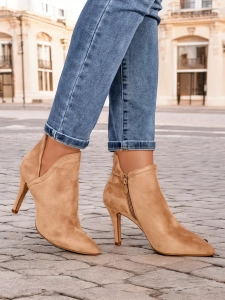 светлокафяв || кафяв