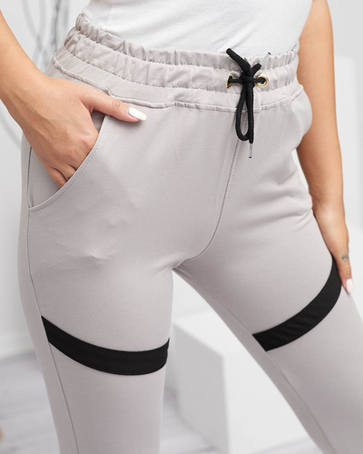 Damskie spodnie dresowe w kolorze jasnoszarym- Odzież