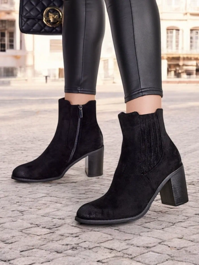 Royalfashion Дамски боти от еко велур на блок ток Cesios