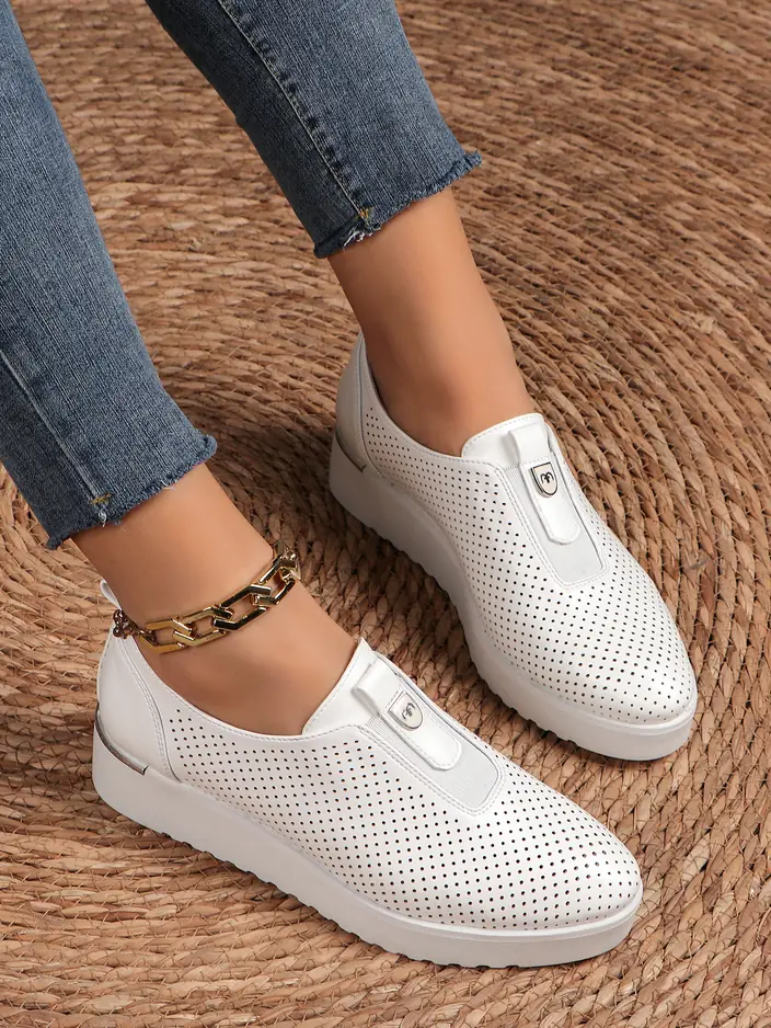 Royalfashion обувки за жени с перфорация тип slip-on Goffies