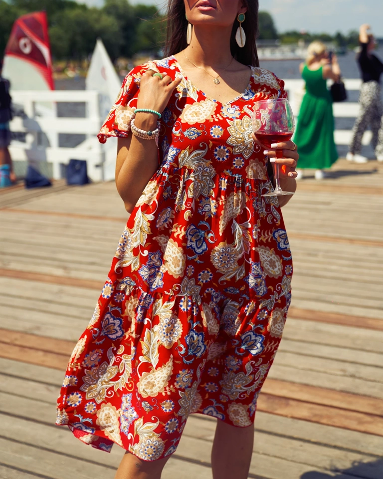 Royalfashion Червена дамска рокля с цветен десен