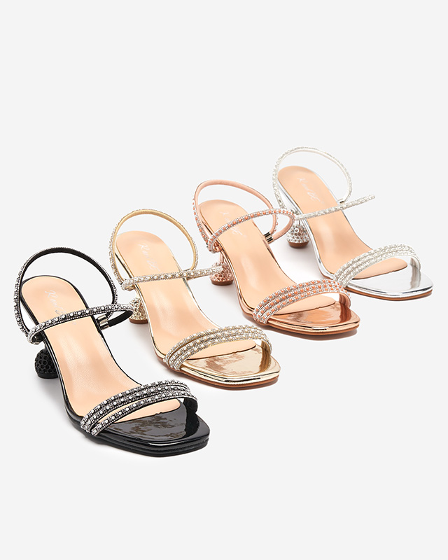 Różowo- złote lakierowane klapki na niskim obcasie Lakopi- Obuwie