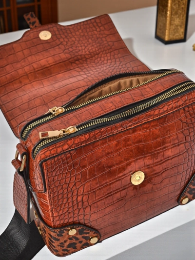 Дамска чанта Callista Milano от екологична лакирана кожа, кафява