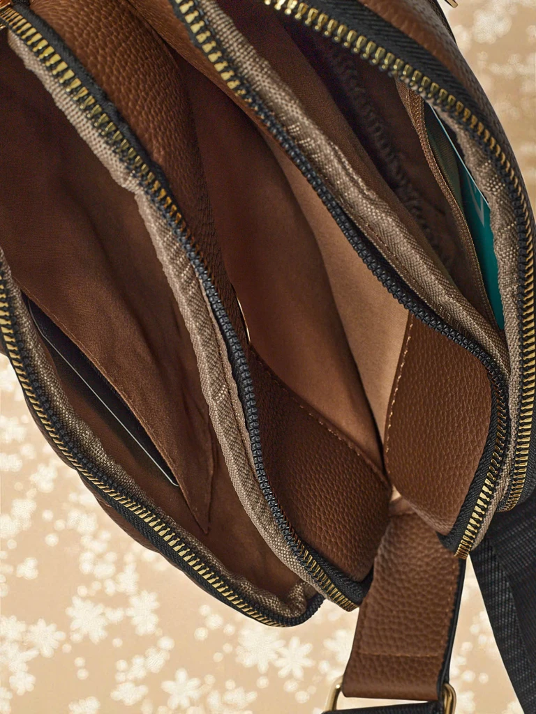 Малка капитонирана чанта от мека еко кожа Copper Veil