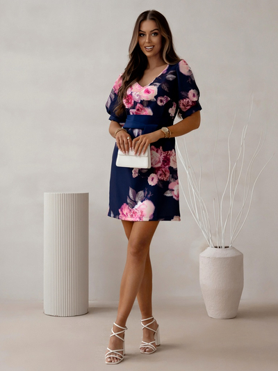 Royalfashion Дамска рокля до коляното с къси ръкави с бухнал ефект и колан с красиви рози