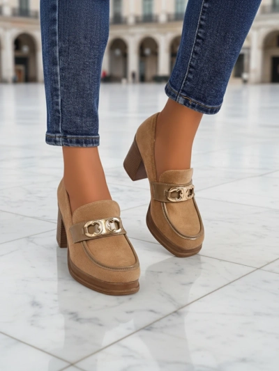 Дамски лоуфъри Perseida – светлокафяви велурени на елегантен ток