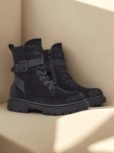 Черни работни обувки на жени до глезена на Miros