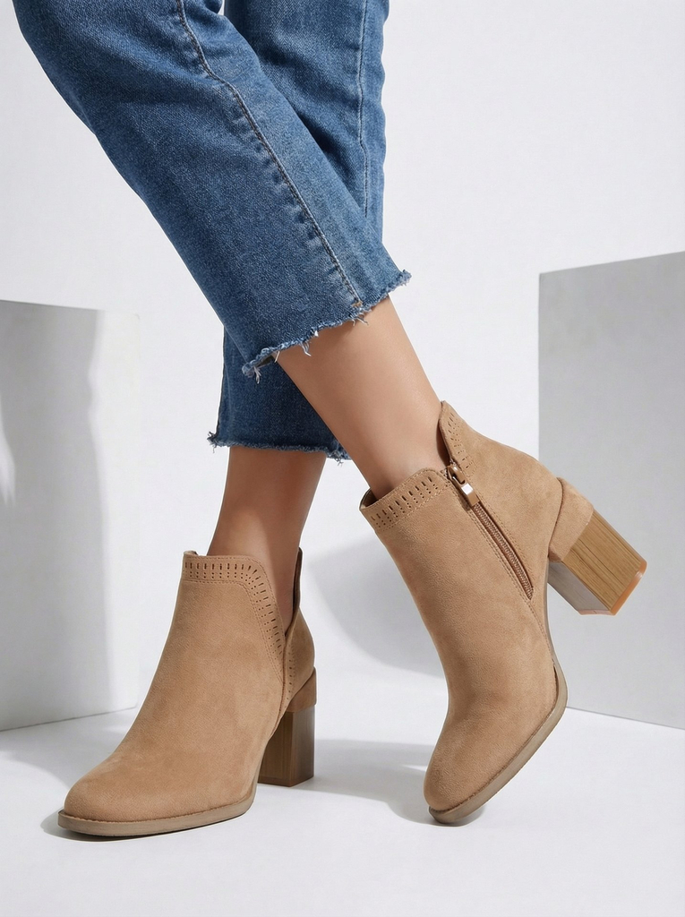 Дамски ботуши с висок ток на Royalfashion модел Vettot