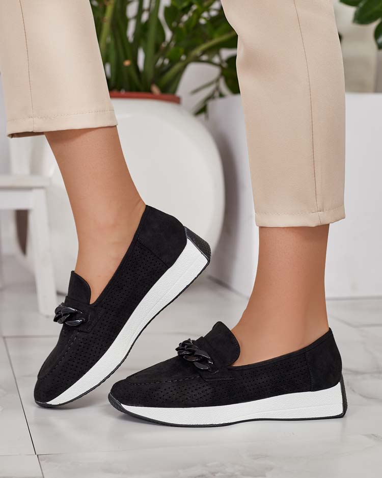 Royalfashion Ажурни дамски мокасини с верижка Isolla