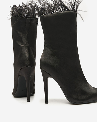 Royalfashion Черни дамски ботуши с перо Wenelika