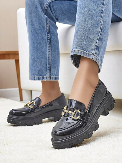 Royalfashion Дамски мокасини от патентована кожа с декорация Черен кадифе