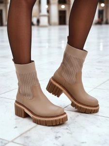 светлокафяв