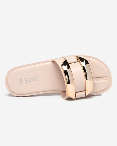 Beżowe damskie klapki z dużą złotą ozdobą Kedino - Obuwie