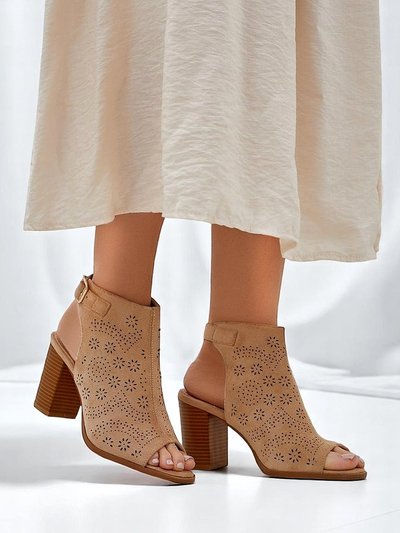 Royalfashion дамски сандали с изрязани елементи и дебел ток Abetle