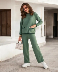 тъмнозелено