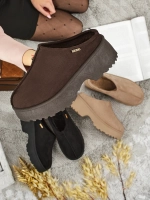 Тъмнокафяв