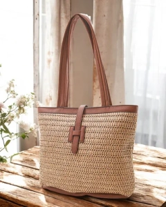 светлокафяв || кафяв