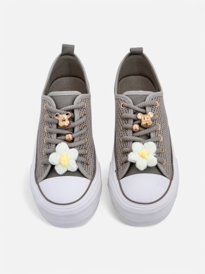 Royalfashion дамски перфорираните маратонки с декорации Osdo