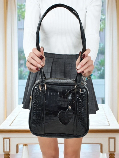 Лакирана малка дамска чанта от еко кожа Velinne