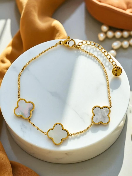 Гривна Callisto Nero с мотив на цвете