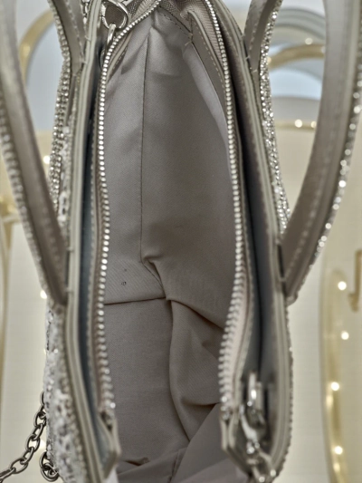 Малка дамска чанта с цирконии Sparkle Queen