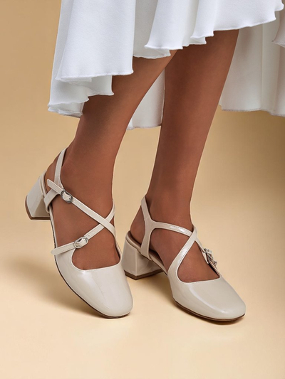 Royalfashion Дамски обувки на нисък ток с декоративни каишки Lollita