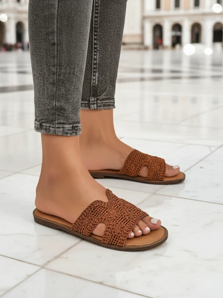 Rpyalfashion Дамски чехли с декоративна каишка Braida