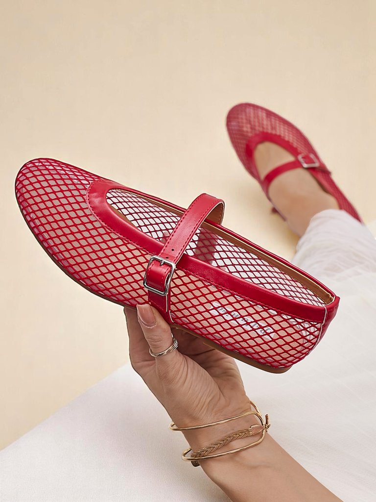 Royalfashion дамски балеринки с прорези и каишка Naommi