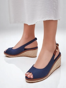 Дълбоко синьо небе