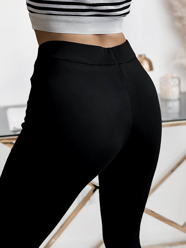 Дамски клин в черно - Облекло