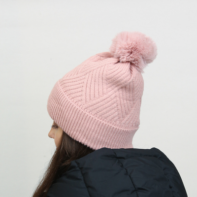 Розова дамска изолирана шапка с помпон - Аксесоари