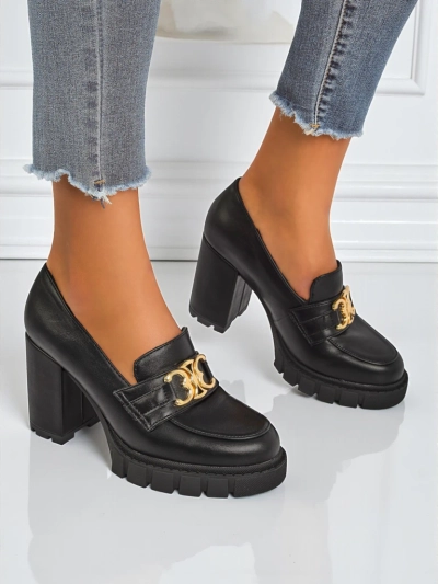 Дамски обувки Nero Aurora на ток със златна катарама, еко кожа