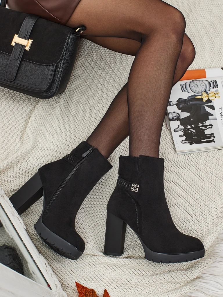 Дамски боти до глезена от еко велур на ток Zavrina