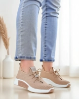 светлокафяв