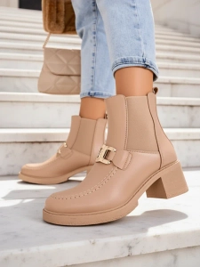 Светло розово