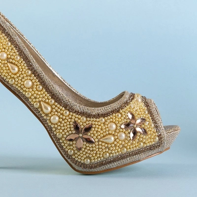 OUTLET Złote damskie brokatowe czółenka z cyrkoniami i perełkami Gitana - Obuwie