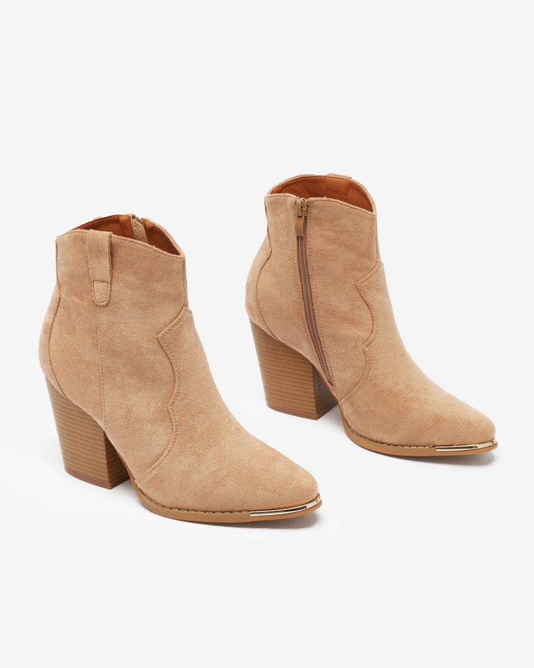 Royalfashion Бежови дамски ботуши с изолация Diva Charms