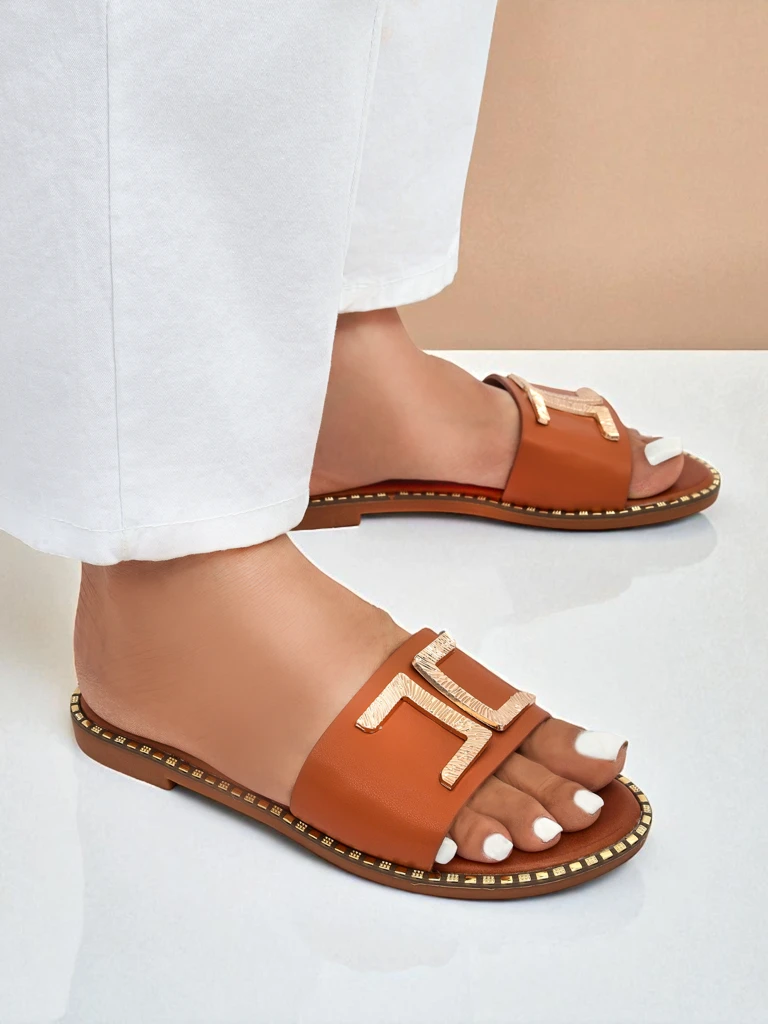 Royalfashion Дамски чехли от еко кожа с декорация Gildra