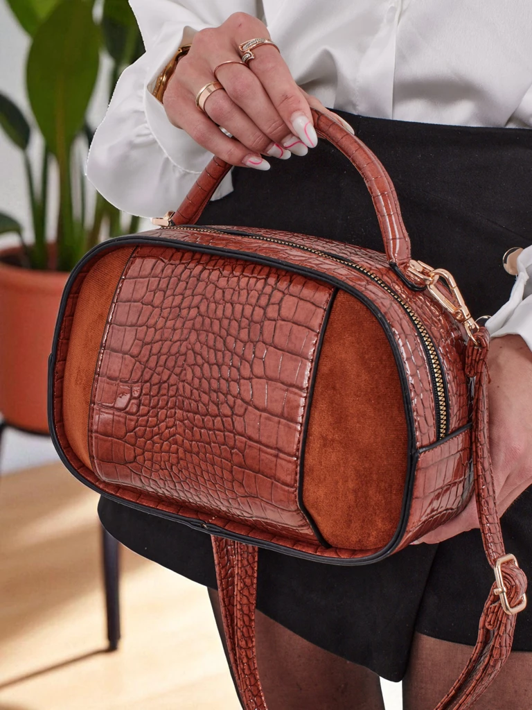 Малка дамска чанта от еко лакирана кожа Lunar Space