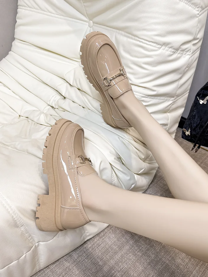 Royalfashion Женски лачени мокасини Adelio